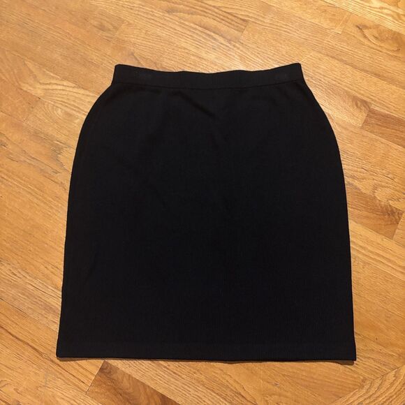 St. John Basics Pencil Skirt Womens Size 8 Black Slim Fit Elastic Waist Pull On - Picture 2 of 6